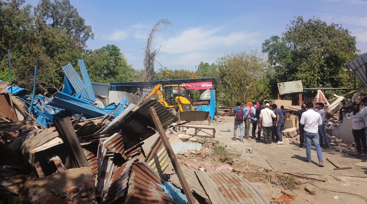Furniture shops, Jain Shikanji stall near Barapullah flyover razed by DDA