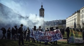 france protests against raising of retirement age