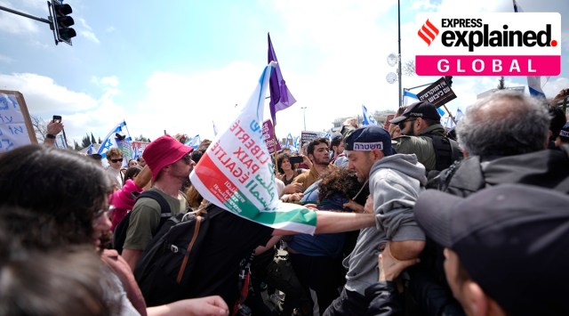 Israelis scuffle with the police in jerusalem