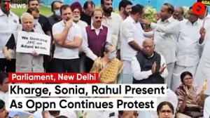Mallikarjun Kharge、Rahul 和 Sonia Gandhi 作為反對黨領袖出席繼續抗議