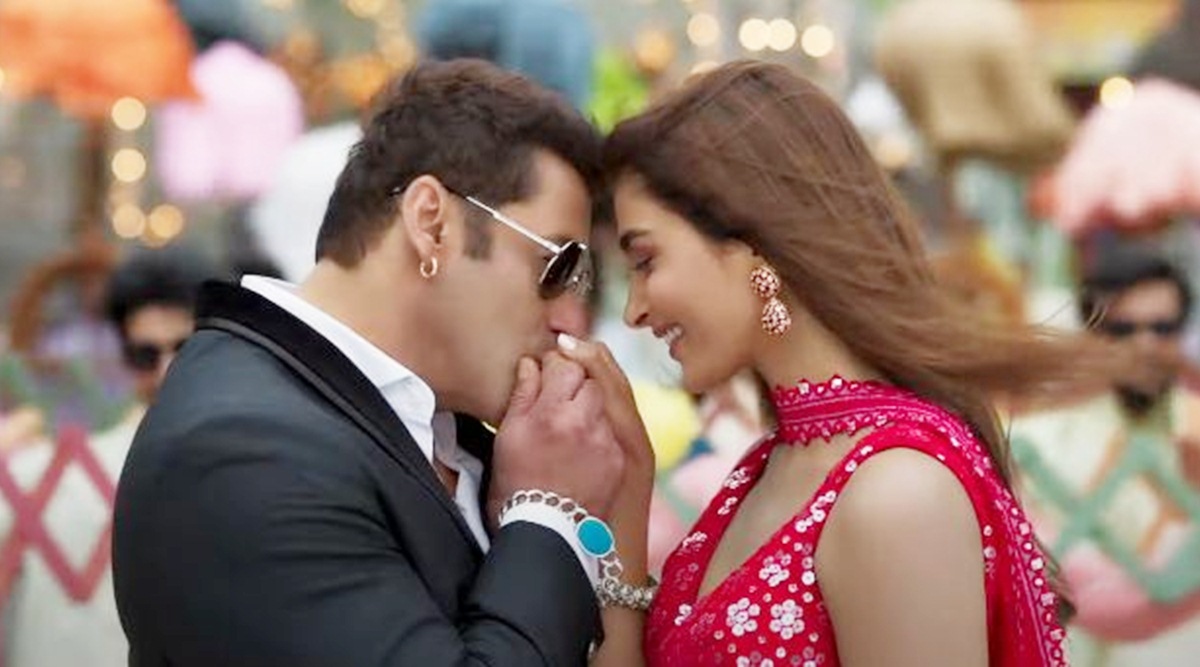 1200px x 667px - Salman Khan Asks Katrina Kaif to Fix Her Plunging Dress in Viral Video;  Actress Has Best Reaction - News18