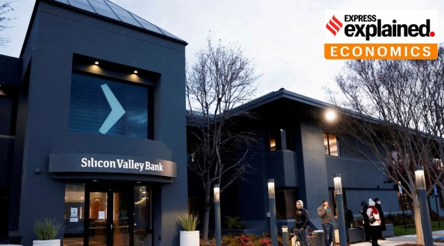 Customers line up outside of the Silicon Valley Bank headquarters in Santa Clara, California, U.S. March 13, 2023.