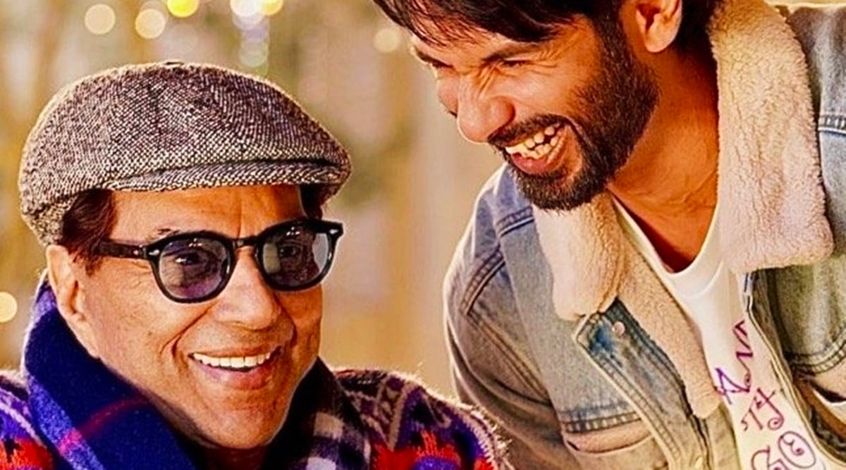 Dharmendra posts happy pics with Shahid Kapoor, Kriti Sanon as they wrap up their next untitled film | Bollywood News - The Indian Express