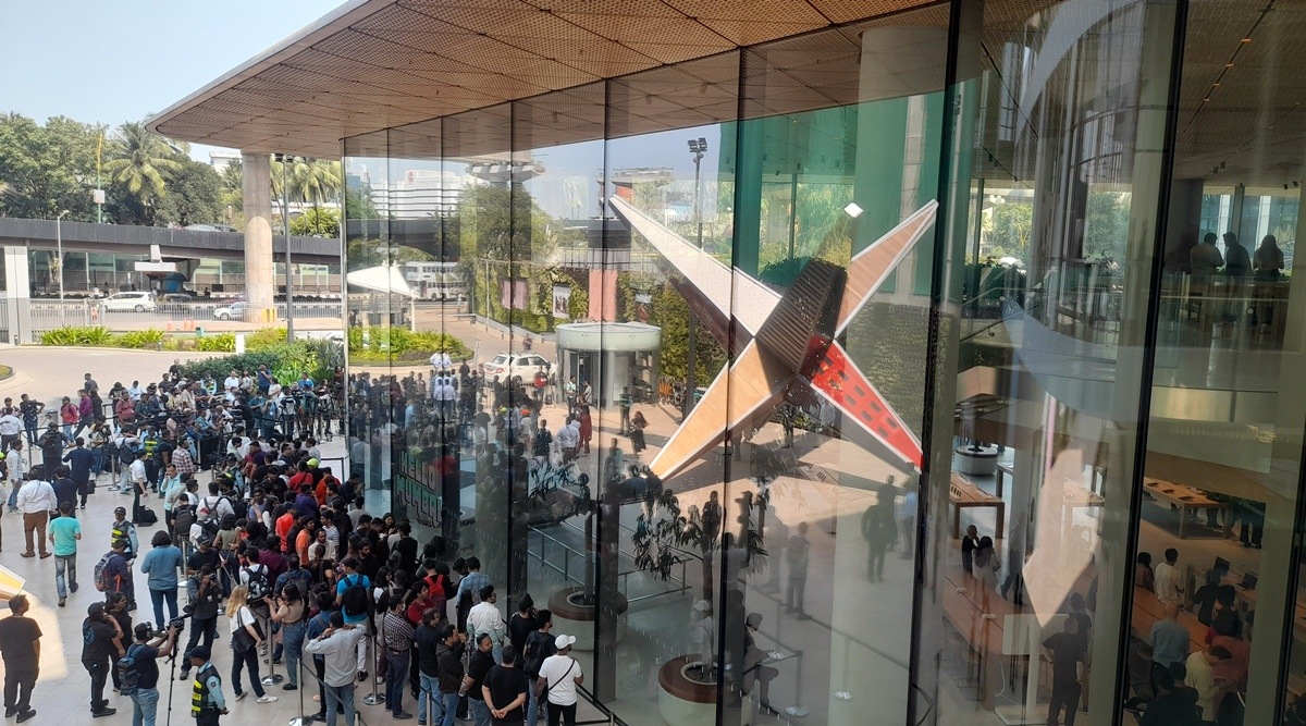 Apple’s first flagship store gets warm welcome at BKC
