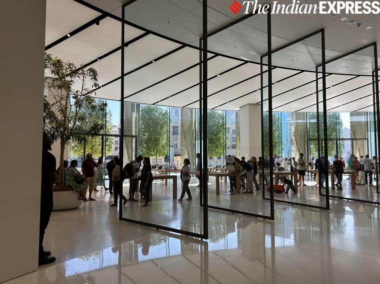 Apple may be planning to relocate its first retail store at Tysons