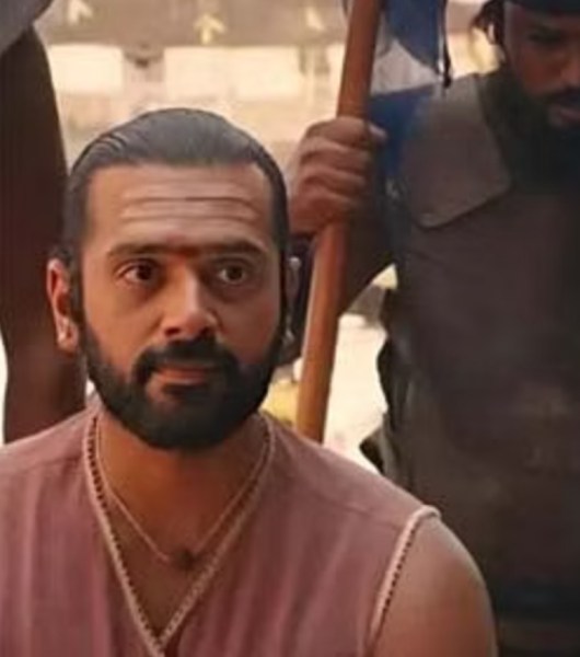 Ashwin Kakkamnnu as Sendhen Amudhan
