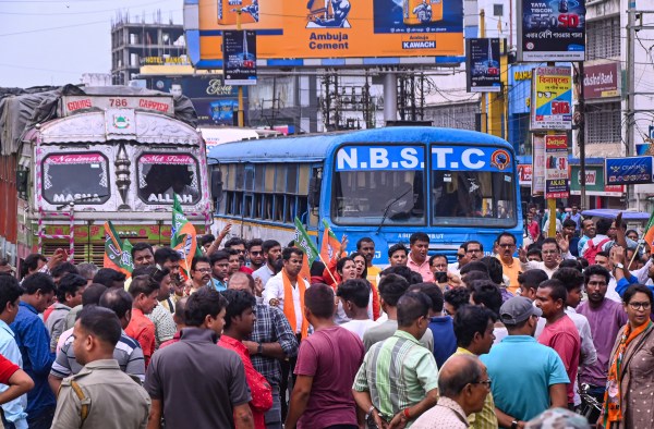 No response to BJP’s bandh call; party workers vandalise buses No response to BJP’s bandh call; party workers vandalise buses