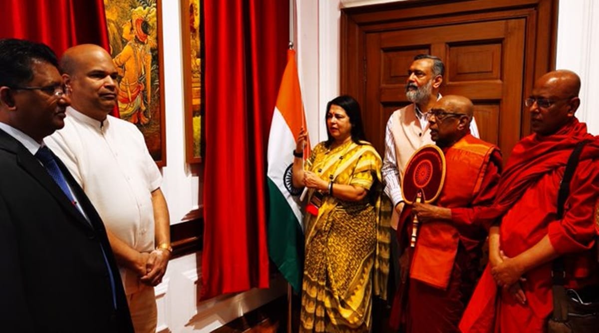 SL envoy gifts to India two paintings depicting arrival of Ashoka’s son, daughter in Lanka SL envoy gifts to India two paintings depicting arrival of Ashoka’s son, daughter in Lanka