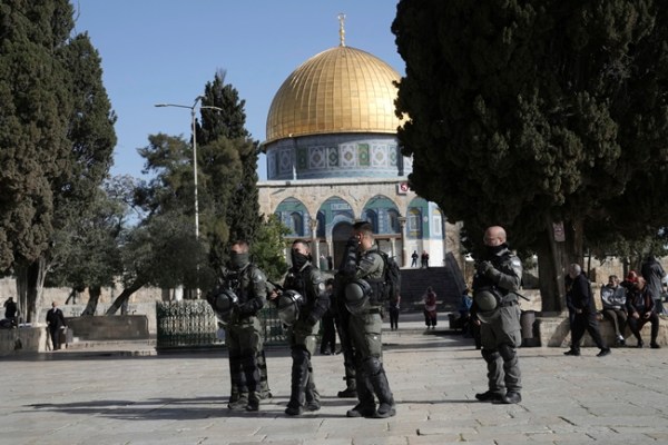 Violence at holy Jerusalem site raises tension over holidays 