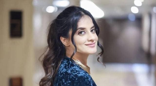 Jasleen Royal, Jasleen Royal songs, Jasleen Royal wedding anthems, Jasleen Royal instagram