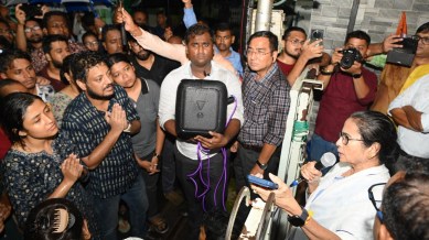 Kolkata News Live Updates: Chief Minister Mamata Banerjee meeting with junior doctors outside her residence.