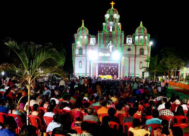 Mass prayer during Easter