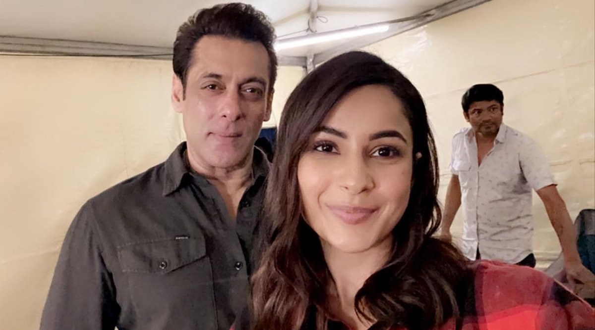 Salman Khan Poses With Shehnaaz Gill For A Cute Selfie Amid Kisi Ka Bhai Kisi Ki Jaan Promotions