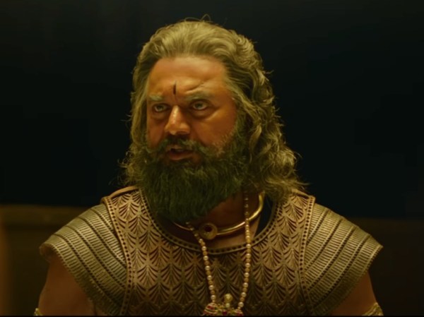 Sarathkumar as Periya Pazhuvettarayar