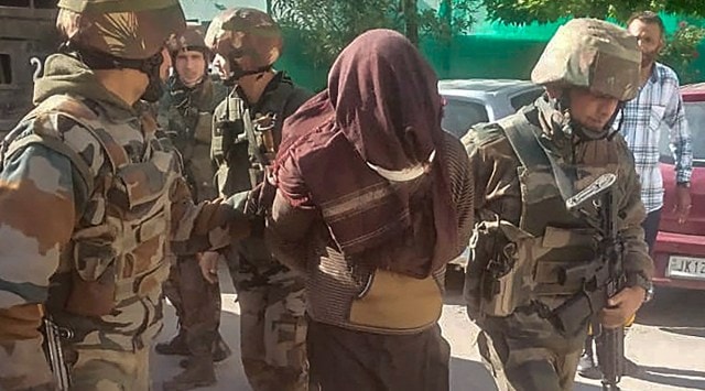 Pak infiltrator killed, two captured: Army