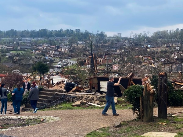 Storms strike Arkansas, Illinois, Indiana; 7 reported dead 