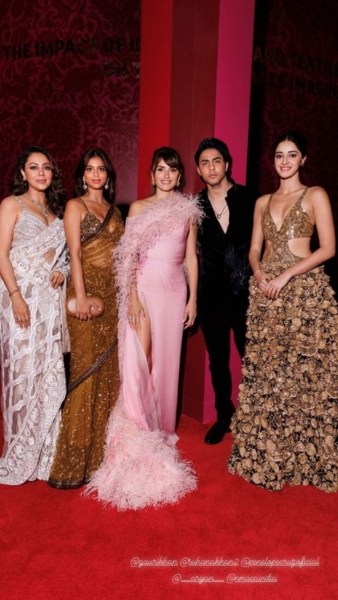 Suhana Khan looks gorgeous in a saree, Ananya Panday poses with Aryan Khan  and Gauri Khan | Bollywood News - The Indian Express
