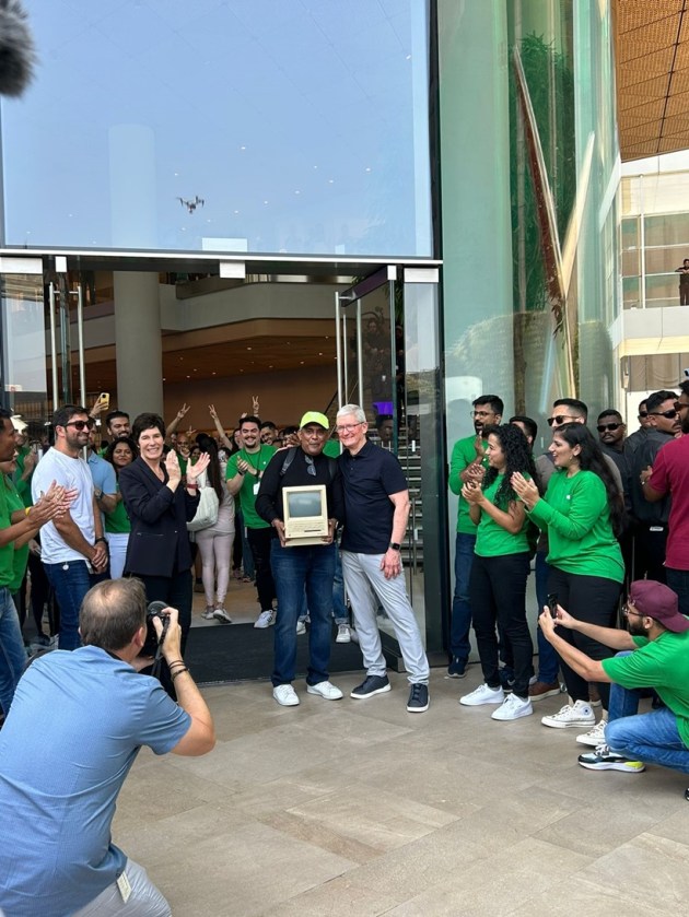 Tech enthusiasts line up as CEO Tim Cook inaugurates India’s first Apple store in Mumbai India