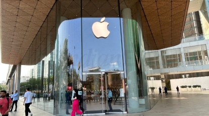 Apple Opens New Chicago Store 