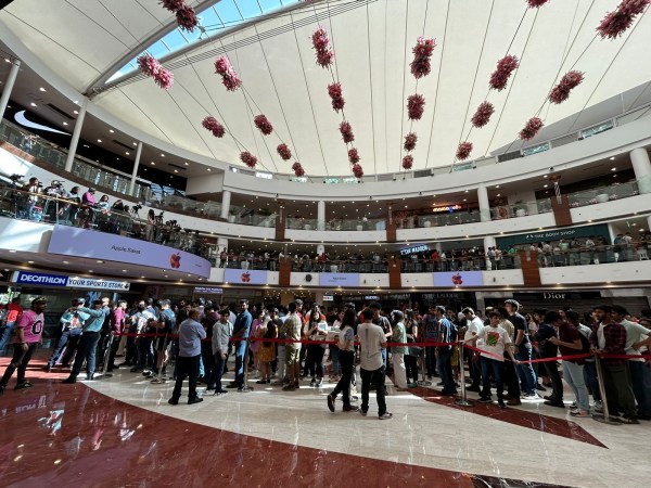 Delhi Man Receives Apple Products From  With Open Seal