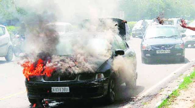 Car catches fire on highway, no casualty reported, road mishap near Dari Pul, Mumbai-Bengaluru Highway, Pune Fire Brigade, indian express, indian express news