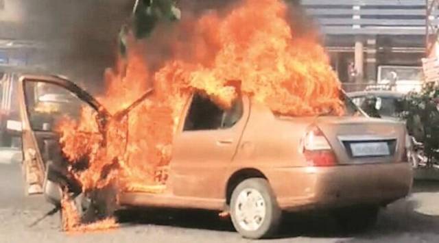 E-car catches fire in Katraj, no casualties in the incident, chandigarh Police, Pune Fire Brigade, indian express, indian express news