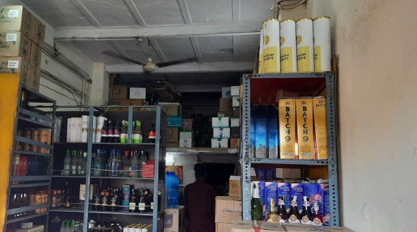 शराब, शराब का पसंदीदा ब्रांड, दिल्ली में शराब ब्रांड, दिल्ली में शराब की दुकानें, दिल्ली सरकार, नई शराब नीति, दिल्ली एलजी वीके सक्सेना, सीबीआई के आरोप, शराब नीति में अनियमितताएं, मनीष सिसोदिया, भारतीय एक्सप्रेस