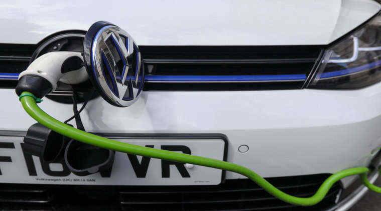 Delhi Government Considers Extra Subsidy and Free Charging to Encourage EV Adoption Among Employees