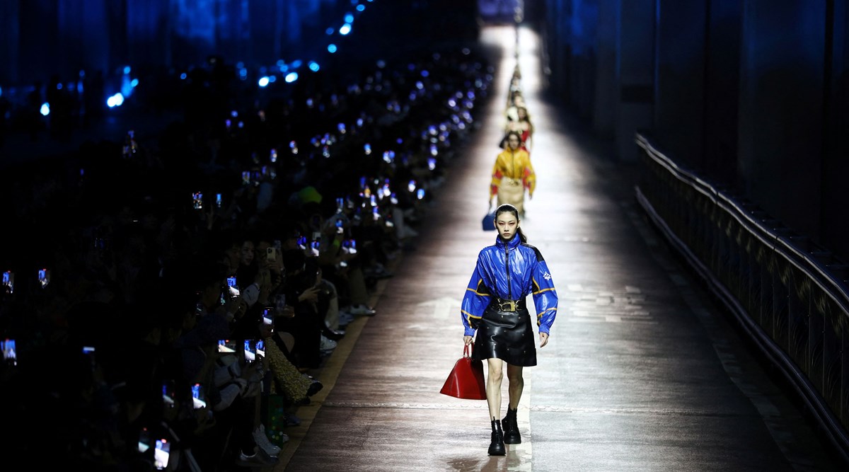 K-pop group Le Sserafim's outfits at Louis Vuitton show receives