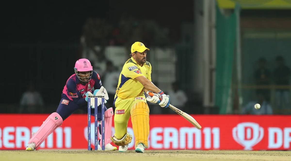 how-does-ms-dhoni-prepare-during-the-off-season-for-ipl-stephen-fleming-gives-an-insight