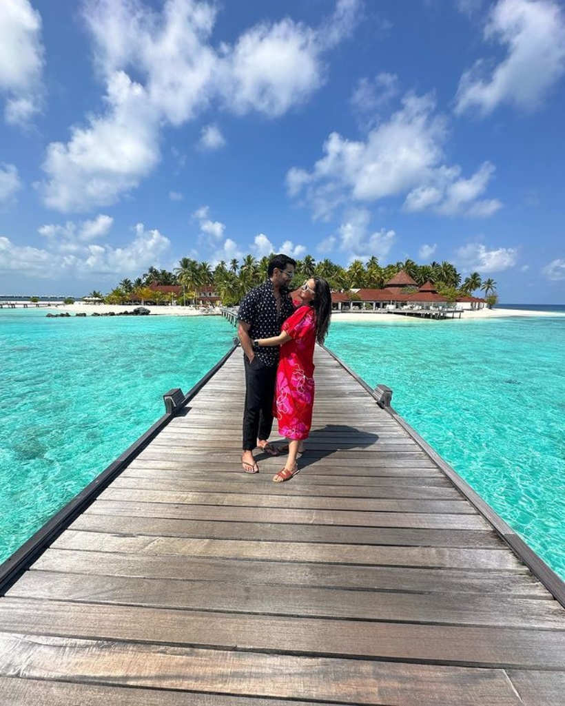 మాల్దీవ్స్ లోనే సమంత, రకుల్..హాట్ హాట్ ఫోజులతో అందాలు వడ్డించేశారు |  samantha and rakul heats maldives beaches with their bikin poses ksr