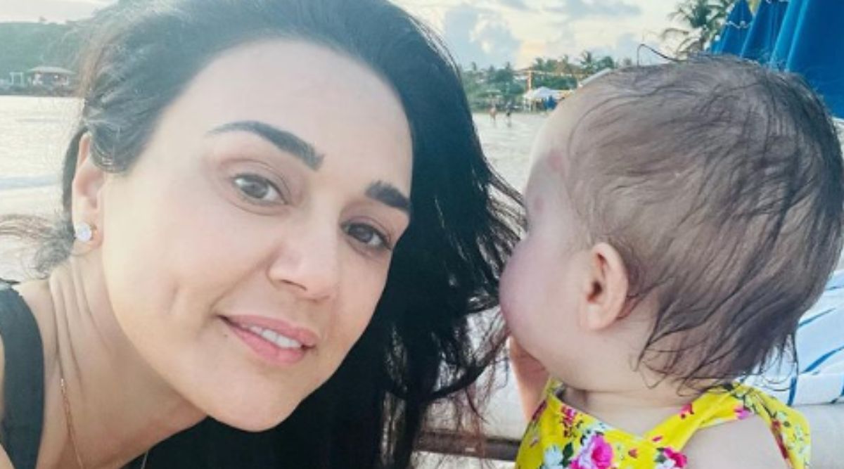Preity Zinta says her children are 'not a part of a package deal' after  stranger 'plants big wet kiss next' to her daughter's mouth, Priyanka  Chopra endorses her statement | Bollywood News -