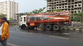 Oil spill from tanker shuts traffic on Mumbai-Bangalore Highway
