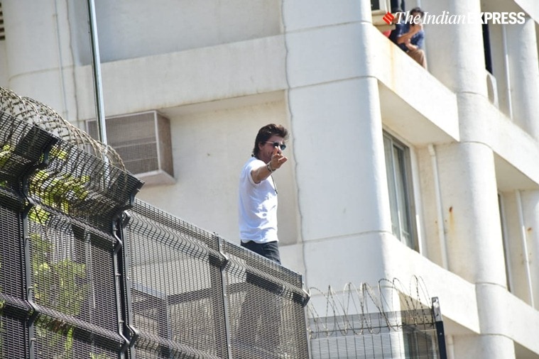 shahrukh khan eid with fans