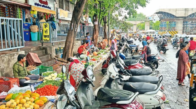 Sinhagad Road, Sinhagad Road Illegal parking, Illegal parking, Dandekar bridge and Khadakwasla, Pune news, Maharashtra government, Indian Express, current affairs