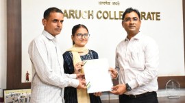 Over 200 govt employees donate a day salary, donation of day’s salary for MBBS students, PM Narendra Modi assured student's help, Rs 4 lakh donation completed, Bhupendra Patel, indian express, indian express news