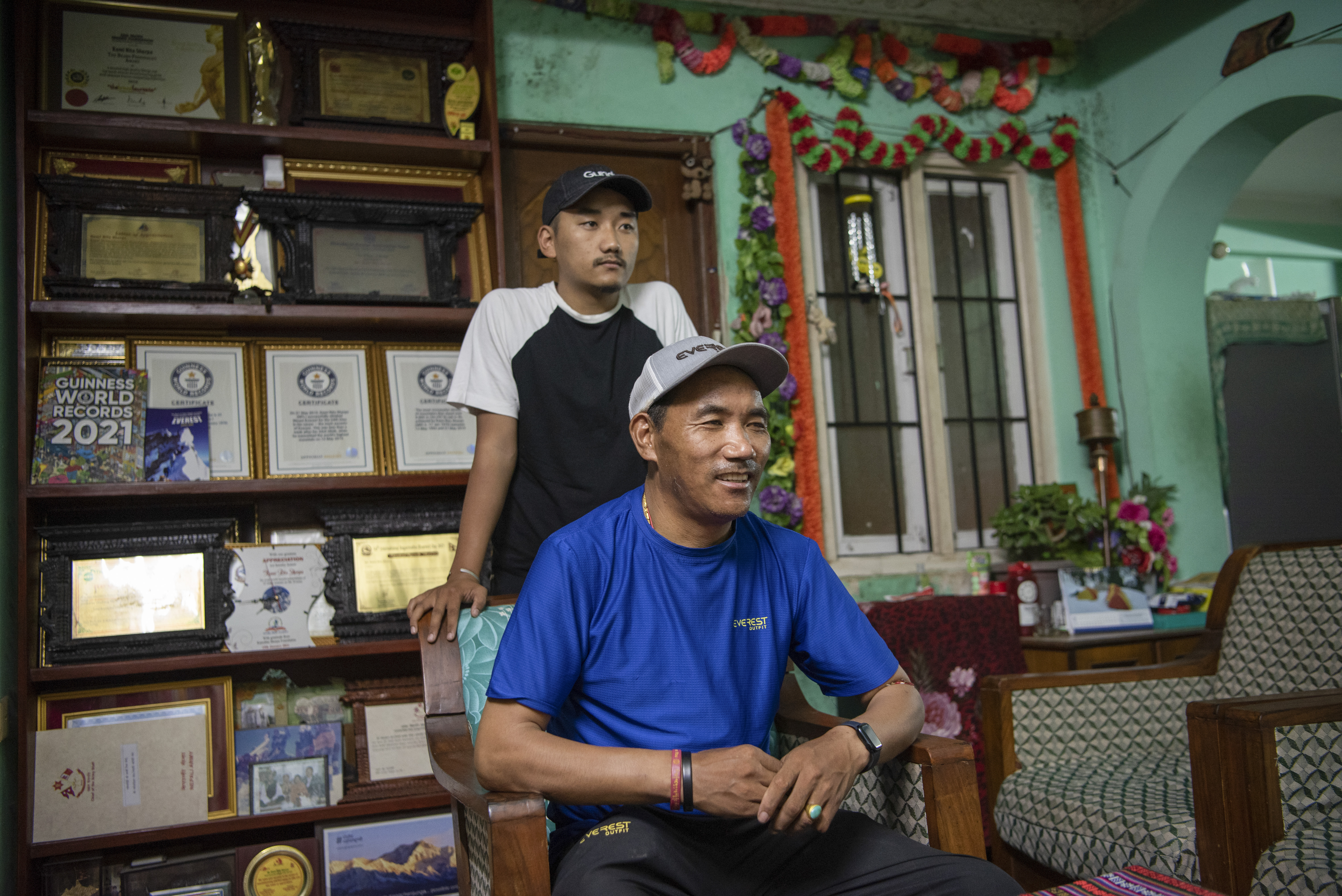 4 Everest Ascents in 10 Days: Sherpas Battle for a Climbing Record - Vimarsana News