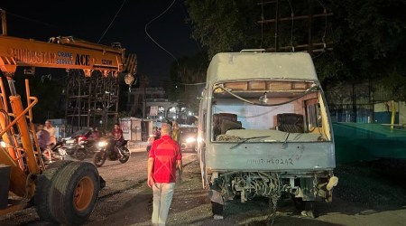 Pune Road Accident, Pune bus Road Accident, Pune car Road Accident, pune Kondhwa area, Pune news, Maharashtra government, Indian Express, current affairs