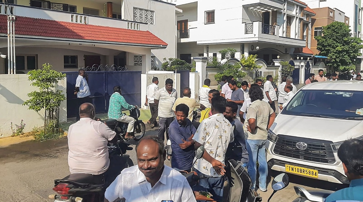 I-T searches at locations linked to TN minister Senthil Balaji; officials face DMK cadre’s wrath I-T searches at locations linked to TN minister Senthil Balaji; officials face DMK cadre’s wrath