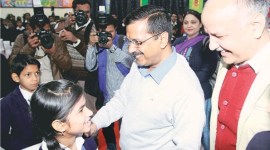 Arvind kejriwal, Delhi CM meets JEE sucessfull aspirants, 100 percentile in JEE, JEE main exam, Delhi JEE results, indian express, indian express news