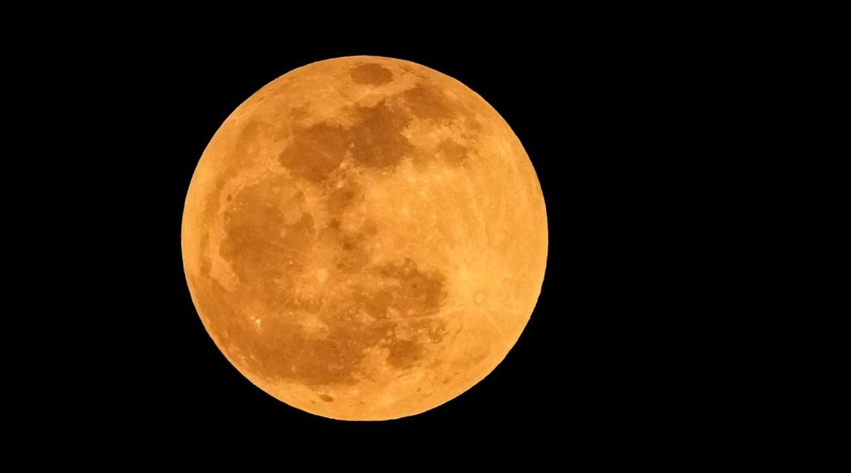 The penumbral lunar eclipse during the flower moon