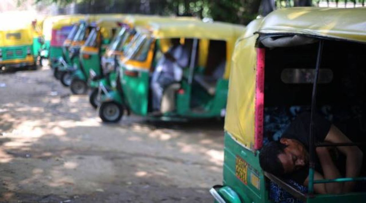 man-tries-to-book-uber-auto-during-peak-hours-in-bengaluru-waiting