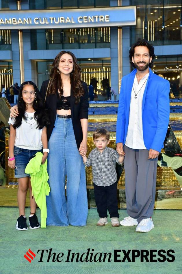 Nakuul Mehta Janki Mehta with son