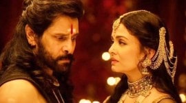 Vikram and Aishwarya Rai Bachchan in a still from Ponniyin Selvan