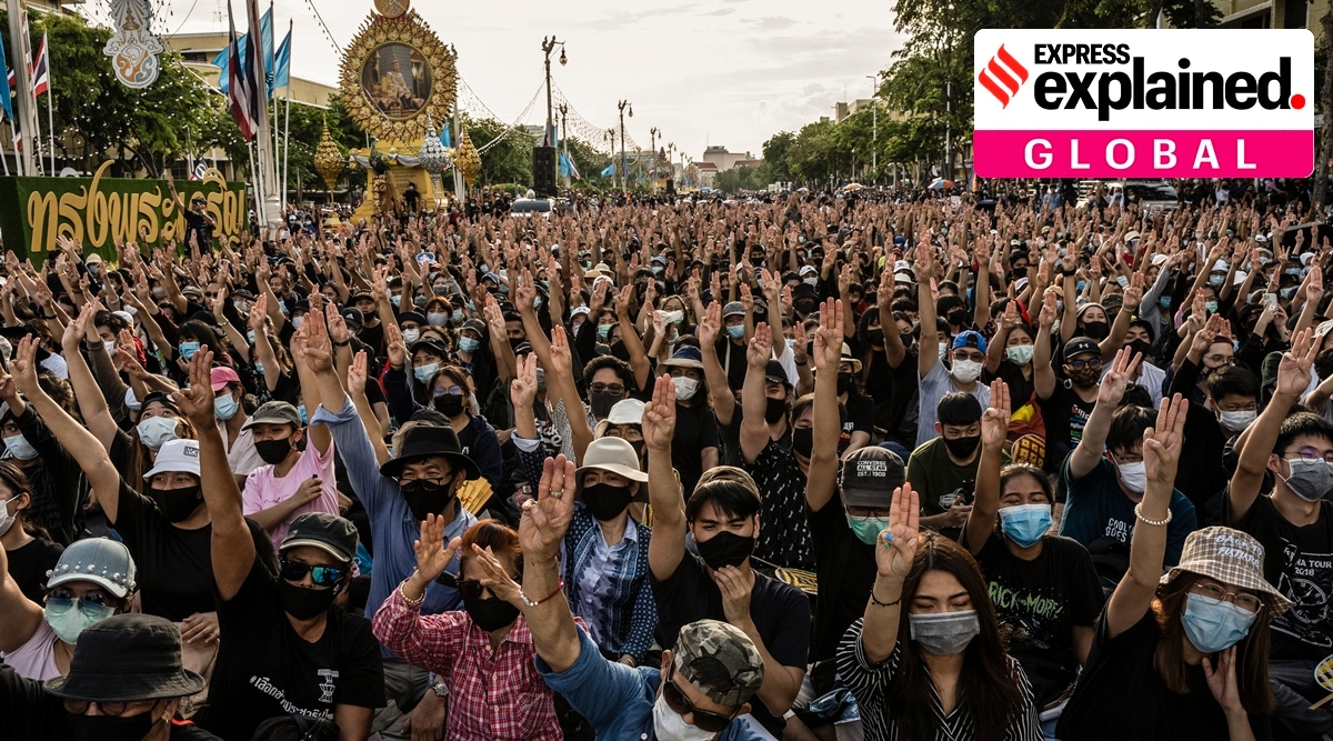 Young protesters flash the three-fingered, anti-government salute at a pro-democracy rally at Democracy Monument in Bangkok, on Aug. 16, 2020. (Adam Dean/The New York Times)