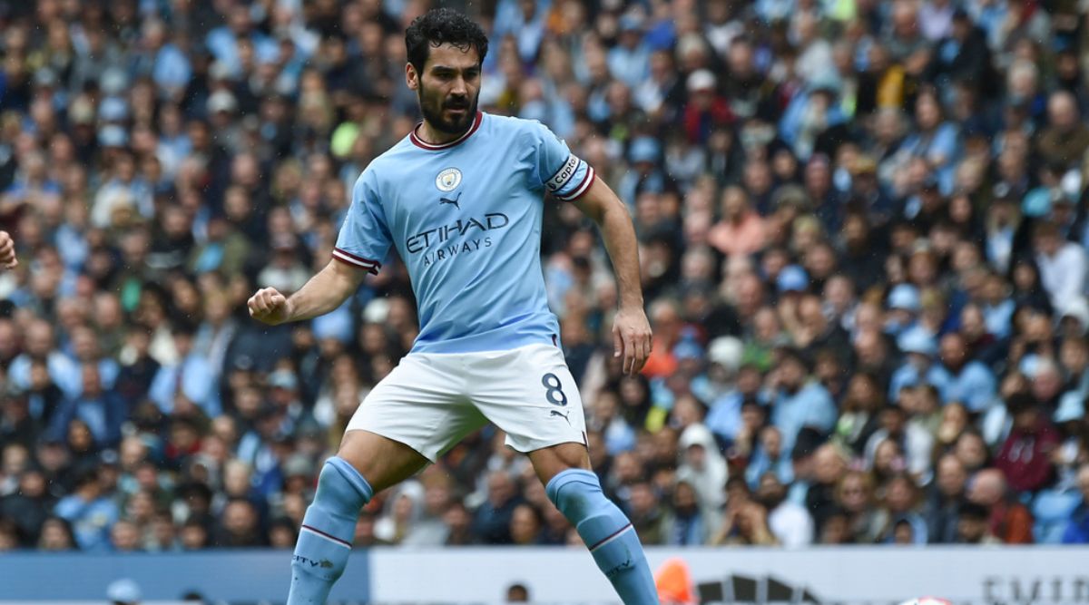 Man City score two late goals to snap losing run in 3-1 victory at