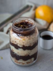 How to make chocolate oats yogurt jar mixture?