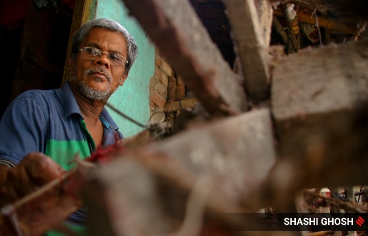 west bengal, basirhat, amtala, north 24 parganas, towl, towel weaver, towel weaving, art, artist, dying art, india, indian express