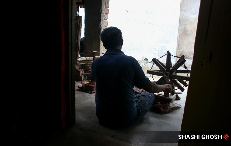 west bengal, basirhat, amtala, north 24 parganas, towl, towel weaver, towel weaving, art, artist, dying art, india, indian express