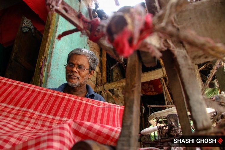 west bengal, basirhat, amtala, north 24 parganas, towl, towel weaver, towel weaving, art, artist, dying art, india, indian express